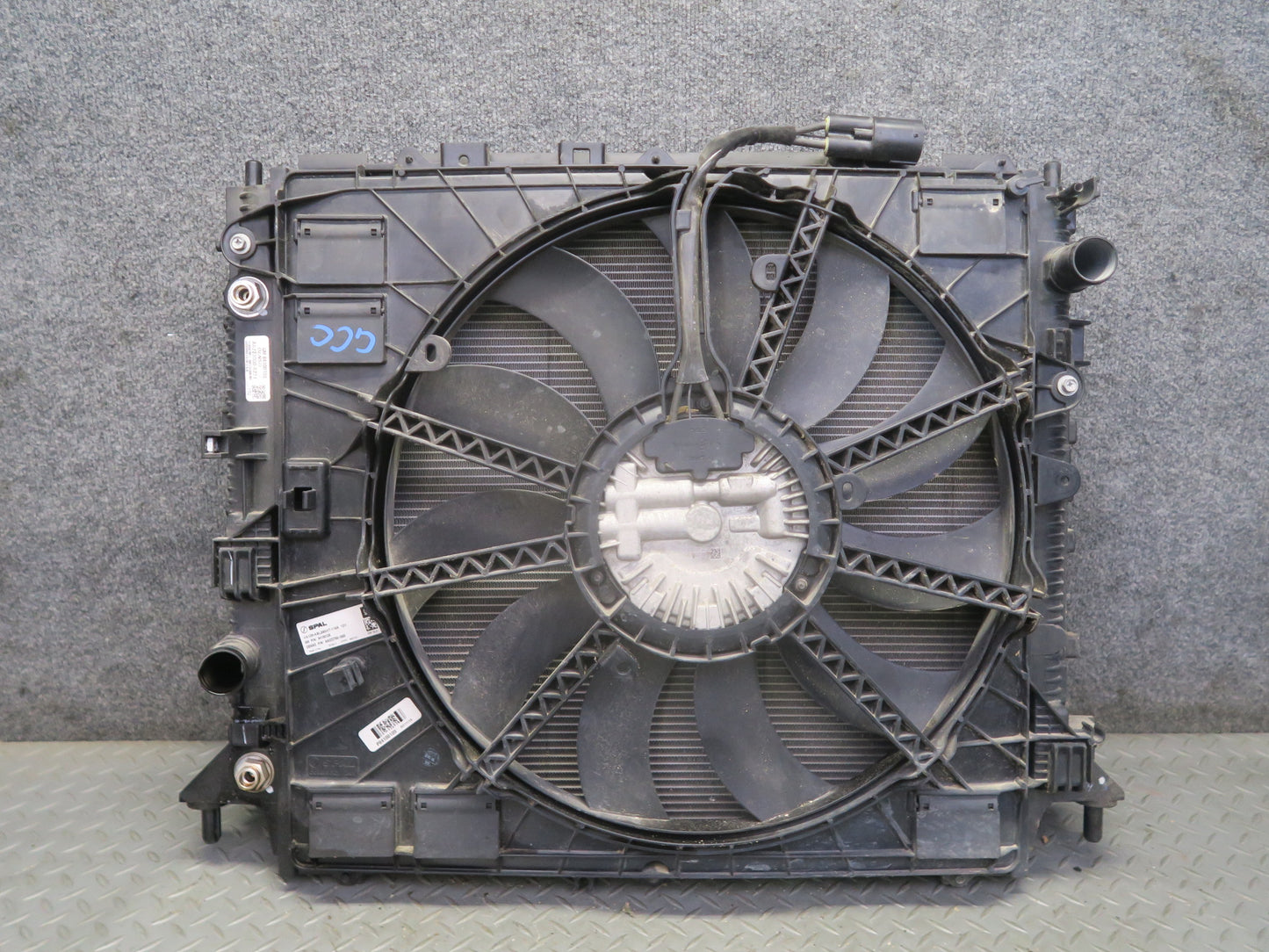 16-20 Chevrolet Camaro SS 6.2L LT1 A/T Engine Radiator A/C Condenser Fan Shroud