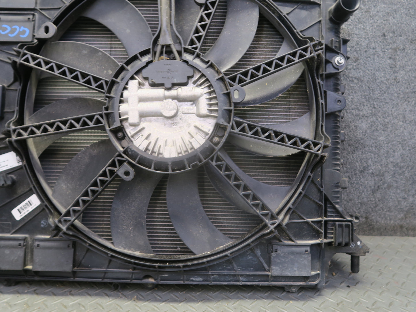 16-20 Chevrolet Camaro SS 6.2L LT1 A/T Engine Radiator A/C Condenser Fan Shroud