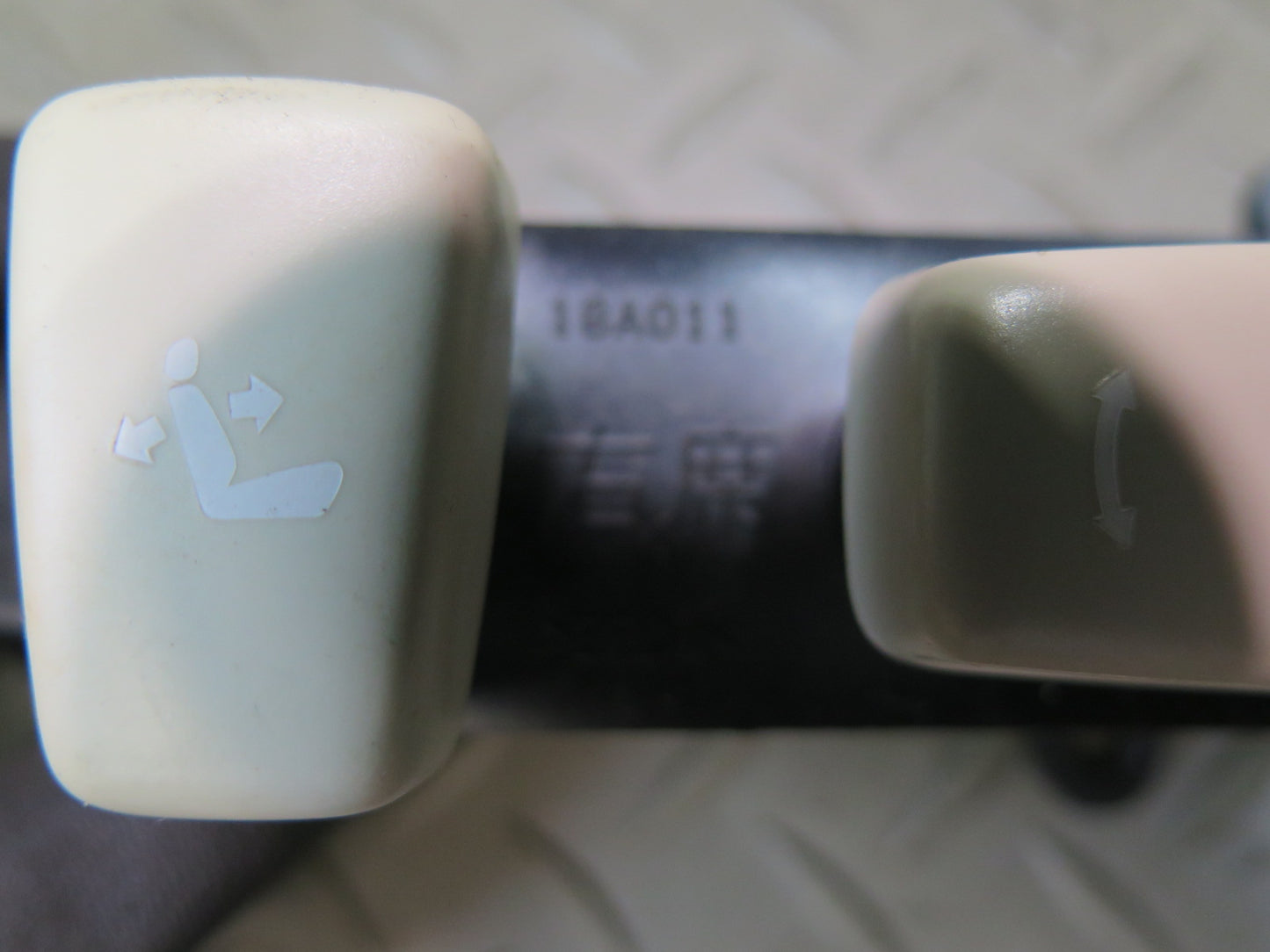 02-10 Lexus SC430 Set of 2 Front Right Seat Lumbar Adjustment Switch OEM