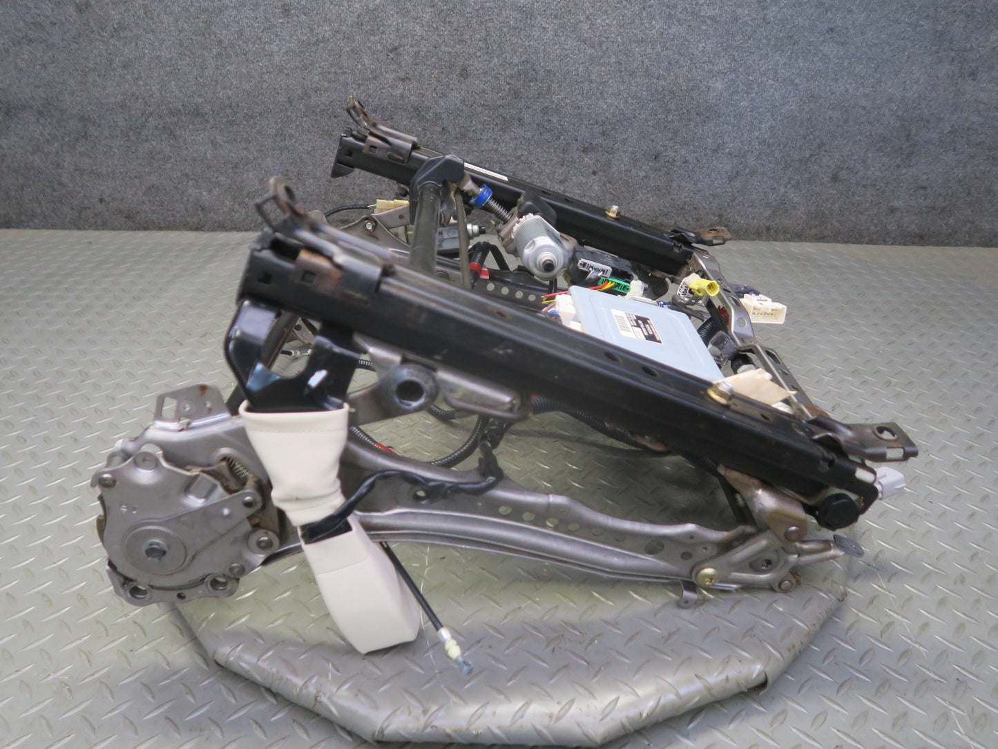02-05 Lexus UZZ40L SC430 Front Right Seat Track w Motors & Module OEM