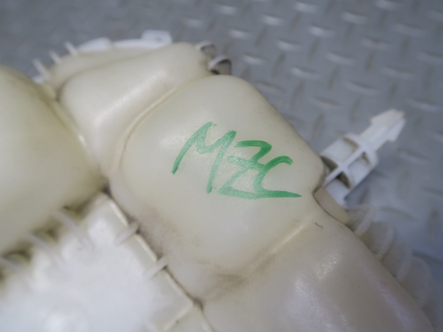16-24 Mini Cooper F54 F55 F56 F57 Engine Expansion Overflow Reservoir Tank