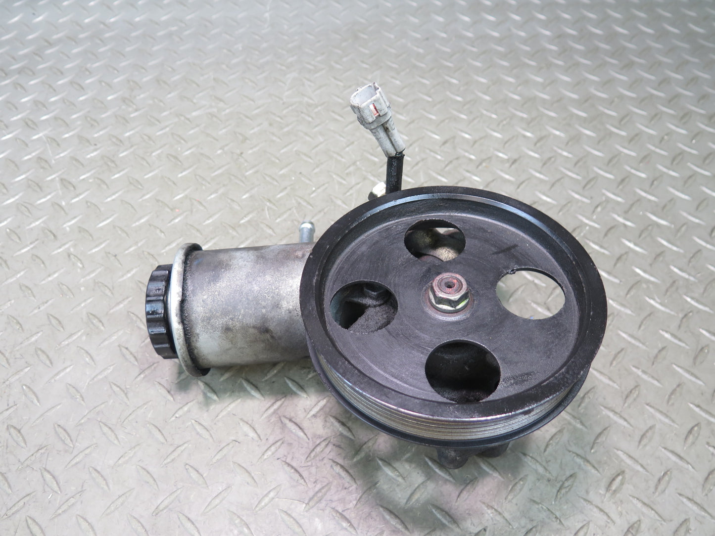 98-05 Lexus GS300 Power Steering Pump w Pulley OEM