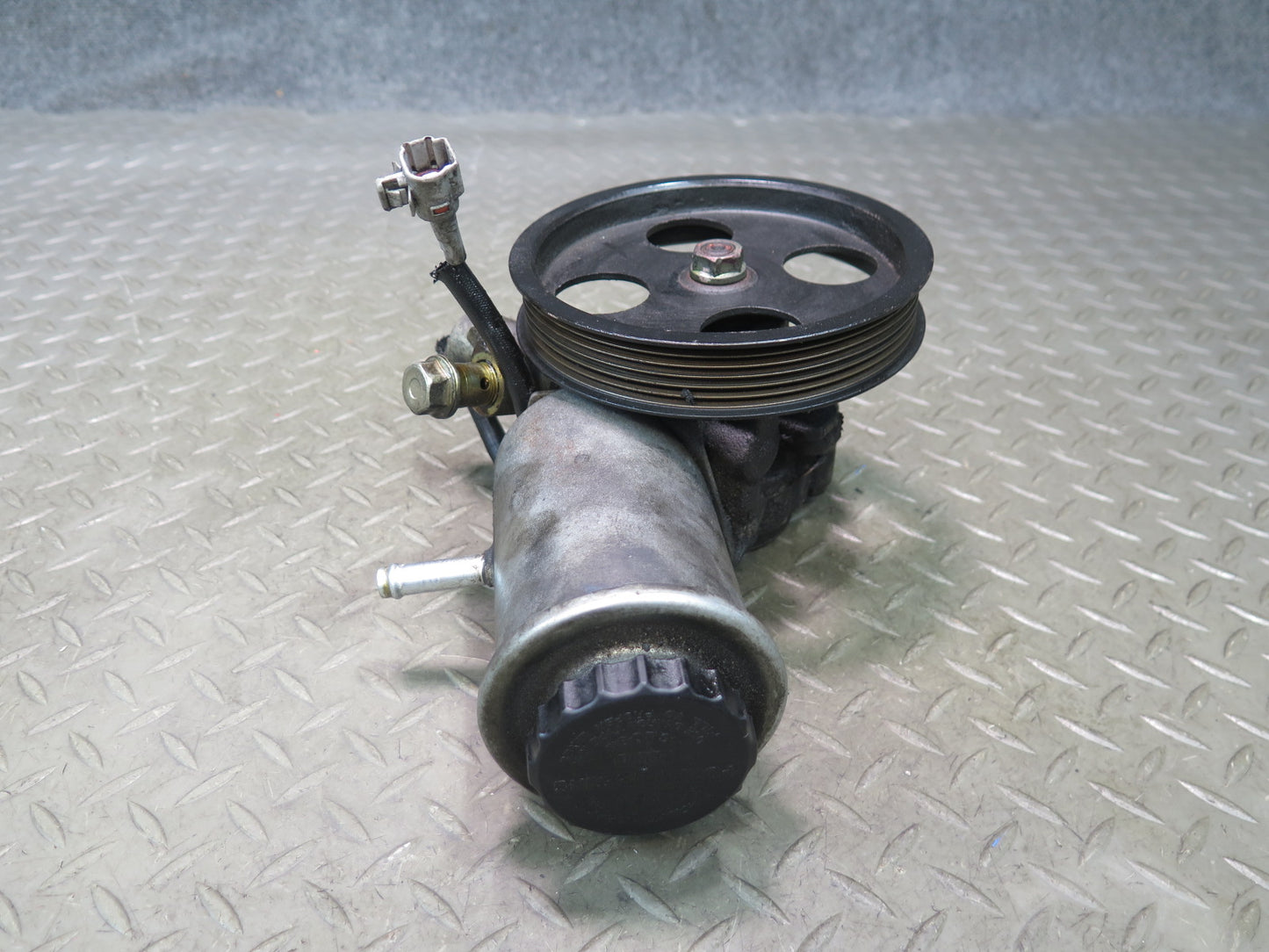 98-05 Lexus GS300 Power Steering Pump w Pulley OEM