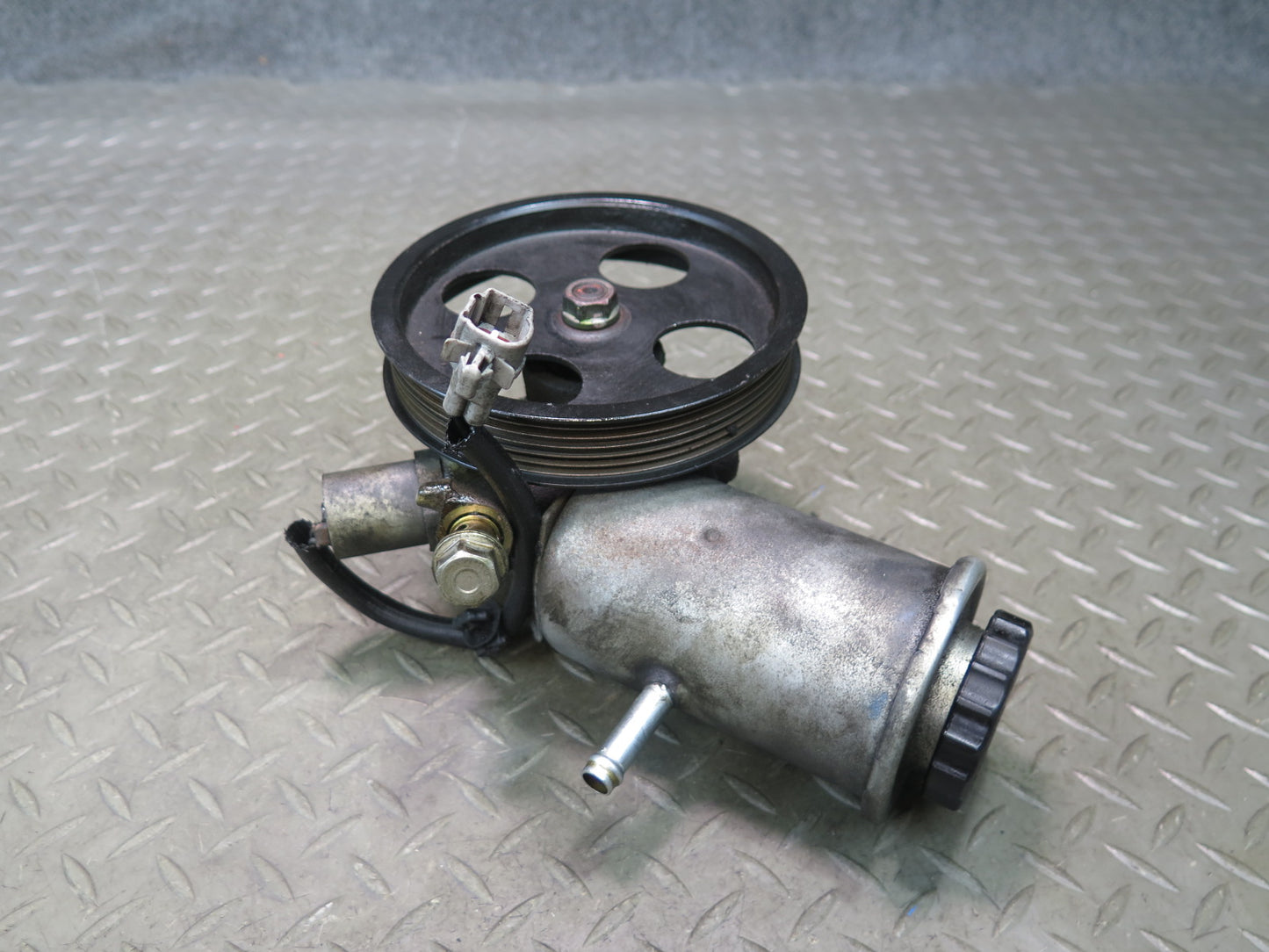 98-05 Lexus GS300 Power Steering Pump w Pulley OEM