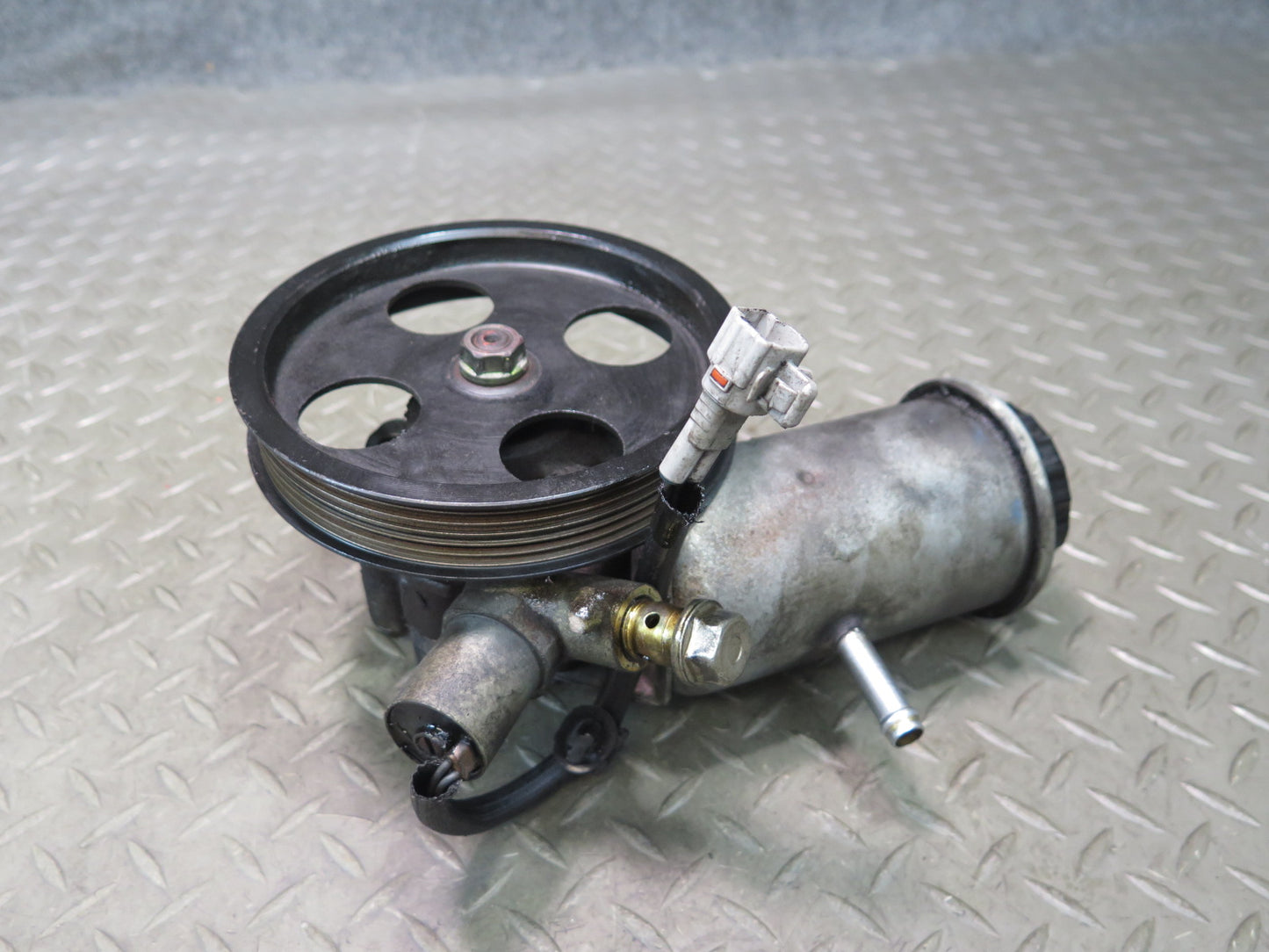 98-05 Lexus GS300 Power Steering Pump w Pulley OEM