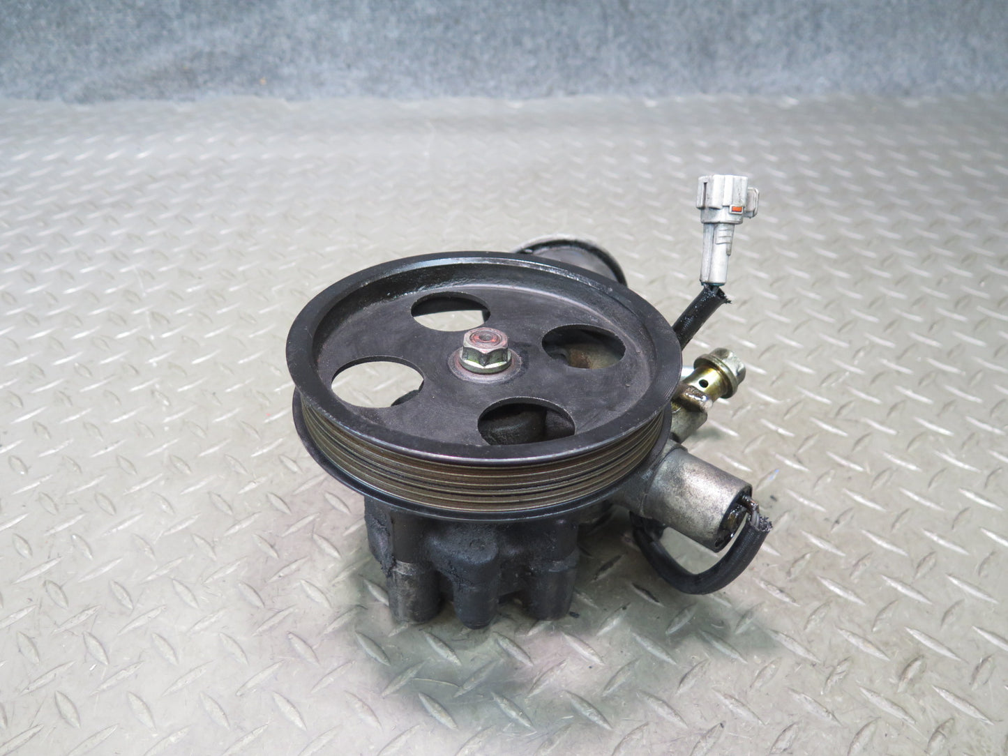 98-05 Lexus GS300 Power Steering Pump w Pulley OEM