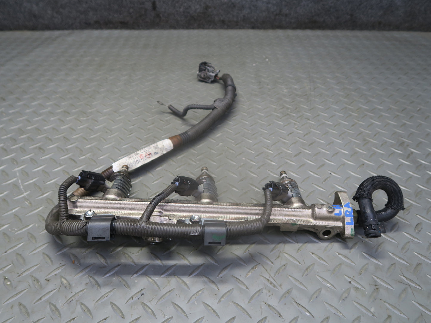 15-17 Lexus GSC16L RC350 RC300 2GRFSE Left Side Fuel Rail w Injector Set OEM