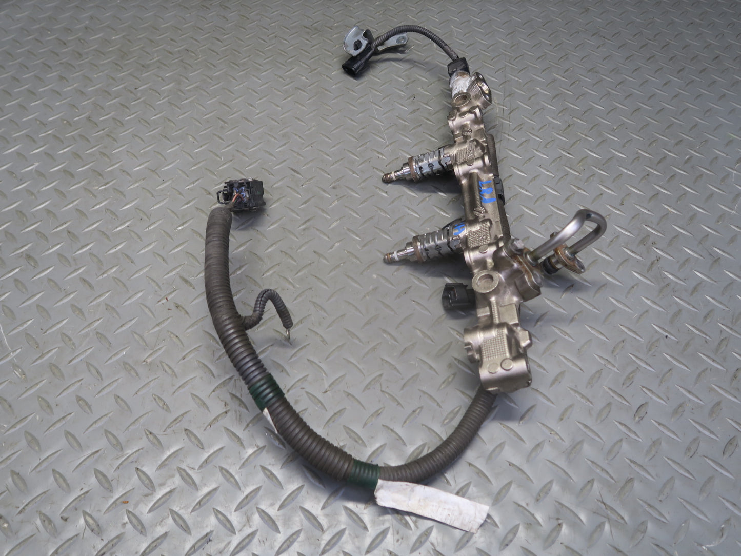 15-17 Lexus GSC16L RC350 RC300 2GRFSE Right Side Fuel Rail w Injector Set OEM