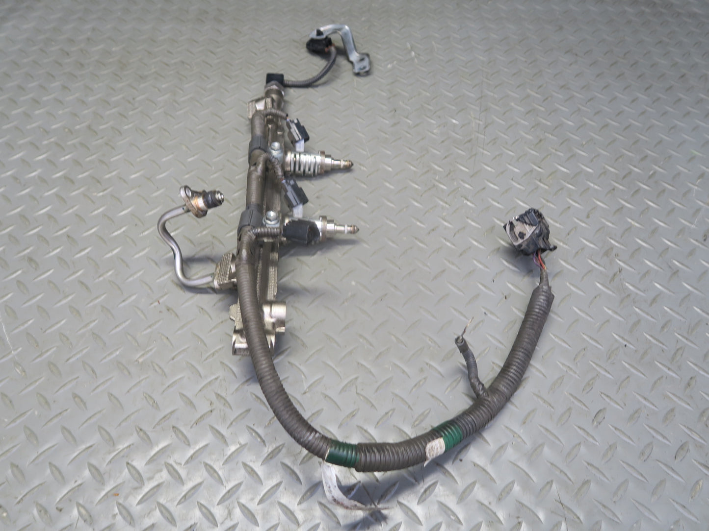 15-17 Lexus GSC16L RC350 RC300 2GRFSE Right Side Fuel Rail w Injector Set OEM