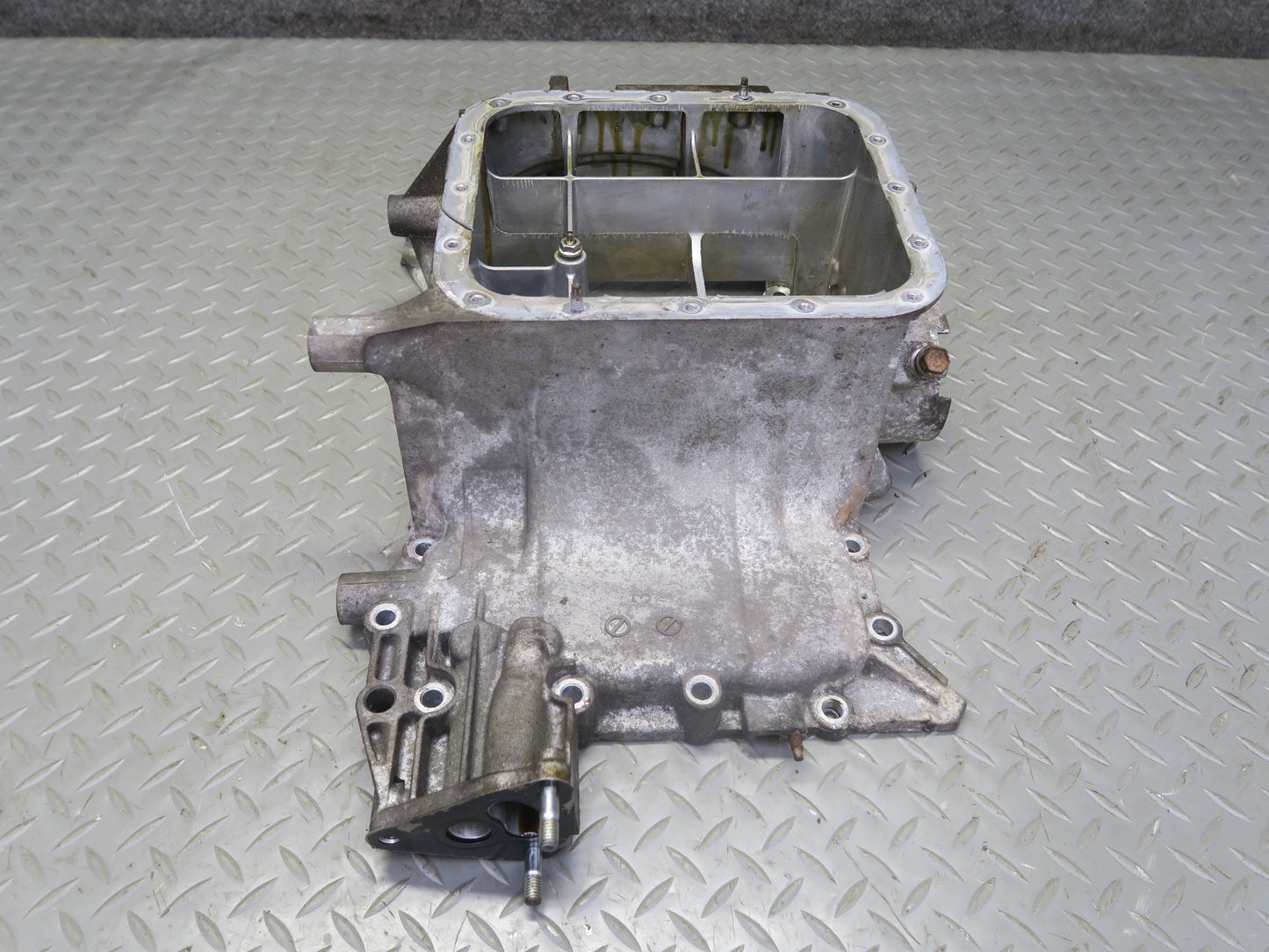 15-17 Lexus GSC16L RC350 RC300 3.5L AWD Engine Upper Oil Pan 77K Miles OEM