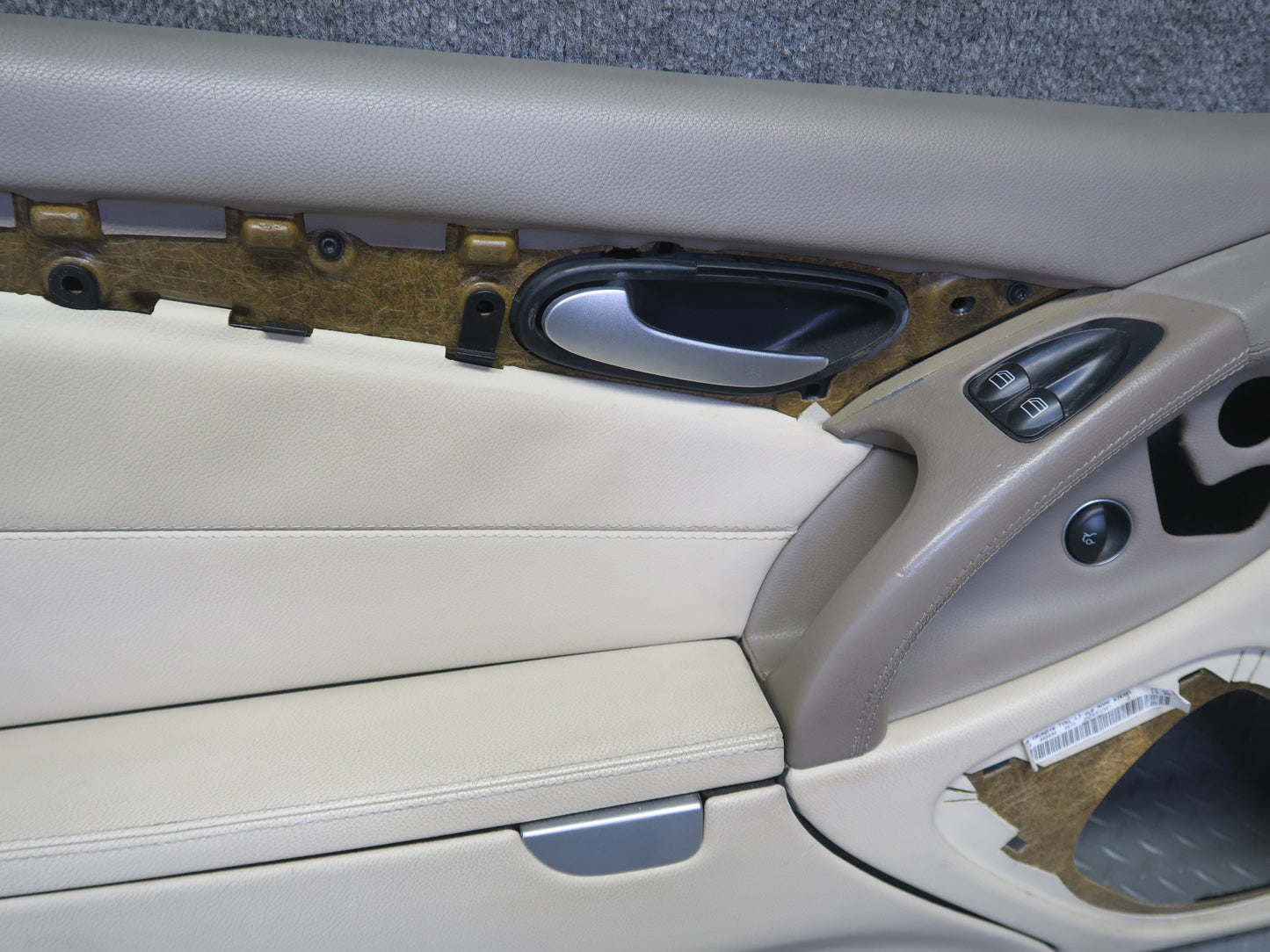 07-08 Mercedes R230 Sl-class Left Side Door Interior Trim Cover Panel Beige OEM