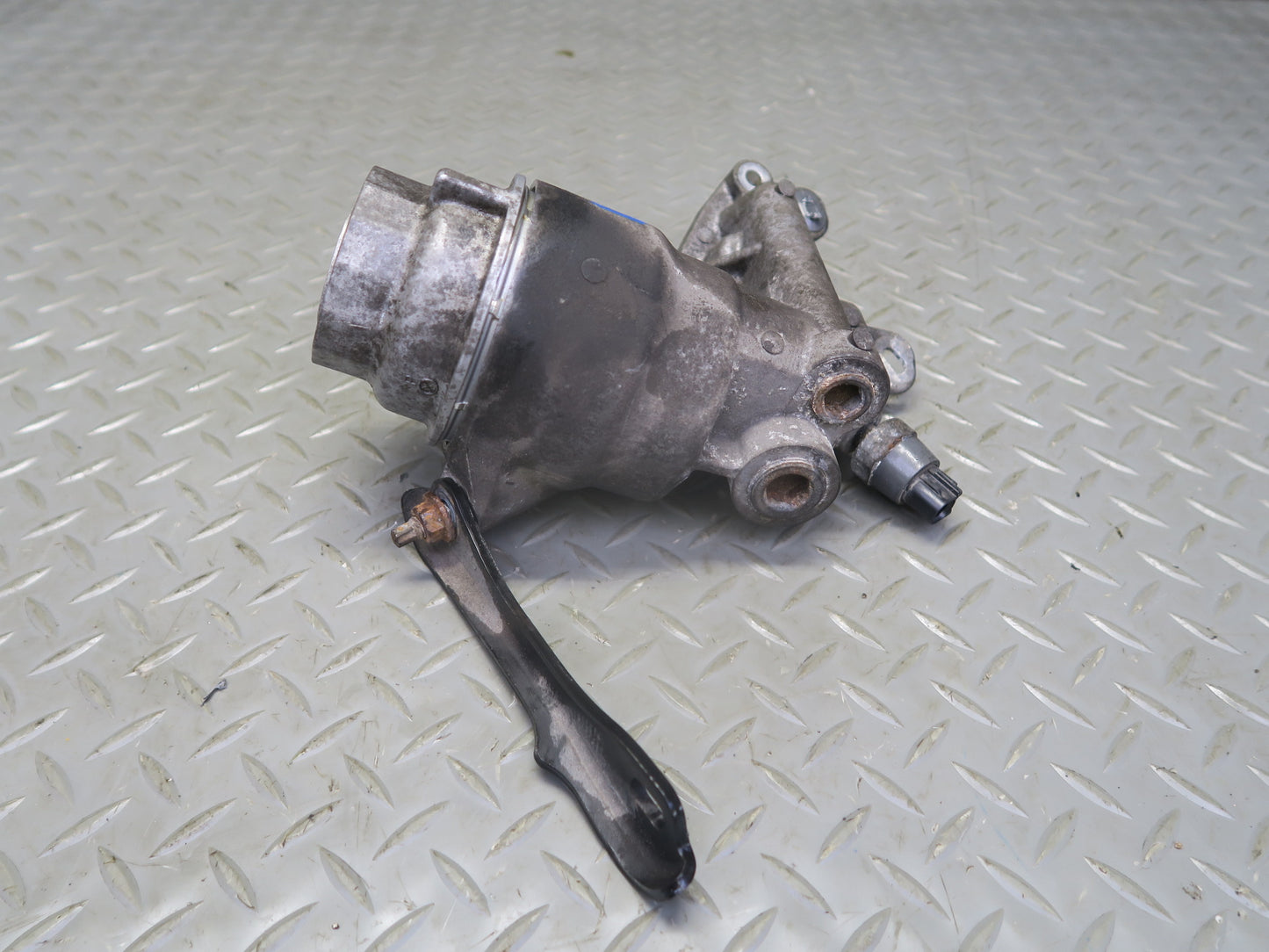 15-25 Lexus GSC16L RC350 RC300 3.5L AWD Engine Motor Oil Filter Housing 77K OEM