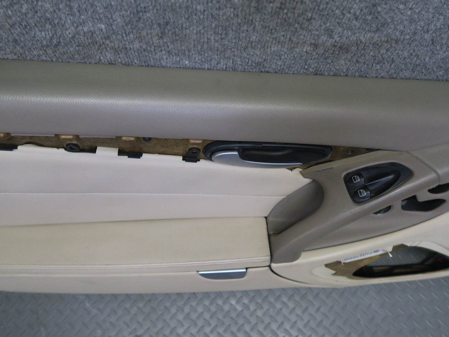 07-08 Mercedes R230 Sl-class Left Side Door Interior Trim Cover Panel Beige OEM