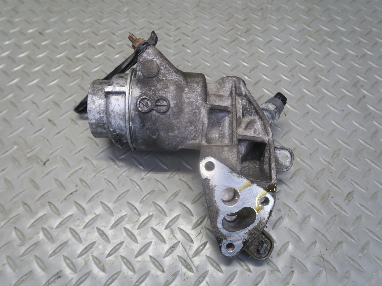 15-25 Lexus GSC16L RC350 RC300 3.5L AWD Engine Motor Oil Filter Housing 77K OEM