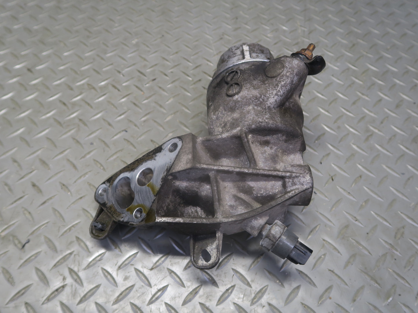 15-25 Lexus GSC16L RC350 RC300 3.5L AWD Engine Motor Oil Filter Housing 77K OEM