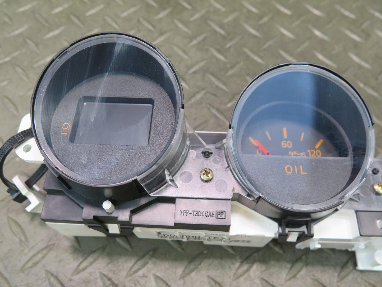 04-05 Nissan Z33 350Z Conv Dash Center Oil Volts Info Display Gauge Cluster OEM