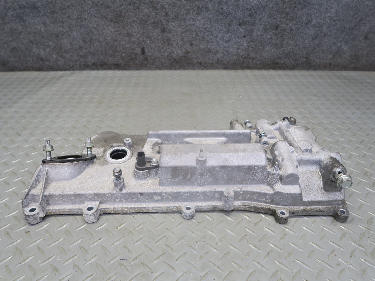 15-17 Lexus GSC16L RC350 RC300 2GRFSE 3.5L Right Engine Valve Cover 77K OEM
