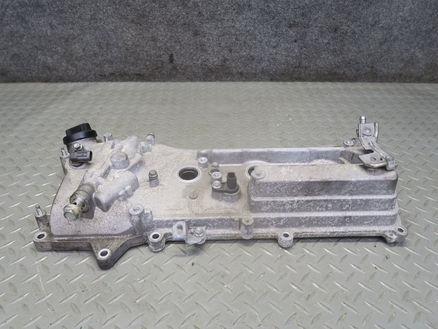 15-17 Lexus GSC16L RC350 RC300 2GRFSE 3.5L Left Engine Valve Cover 77K OEM