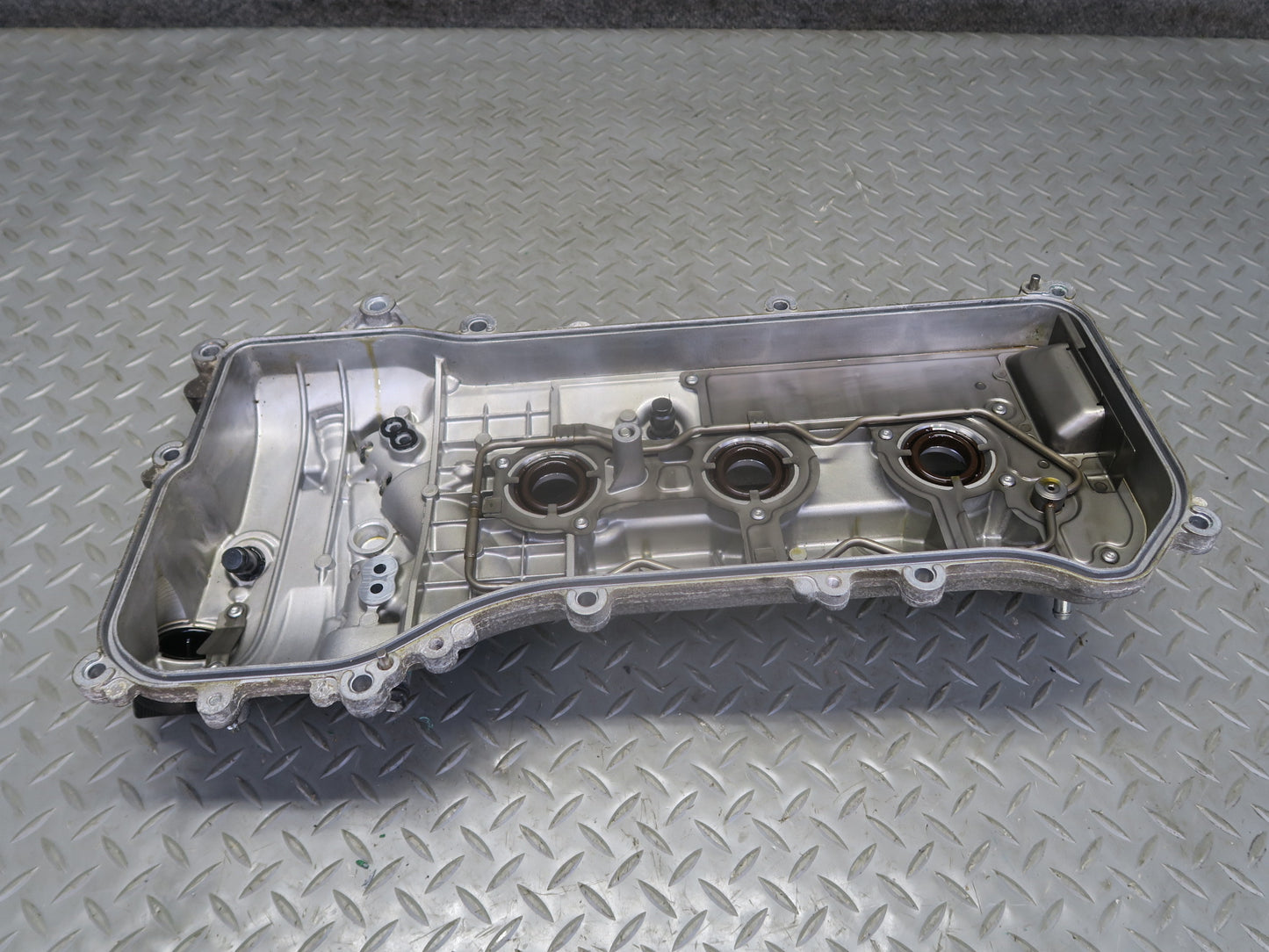 15-17 Lexus GSC16L RC350 RC300 2GRFSE 3.5L Left Engine Valve Cover 77K OEM