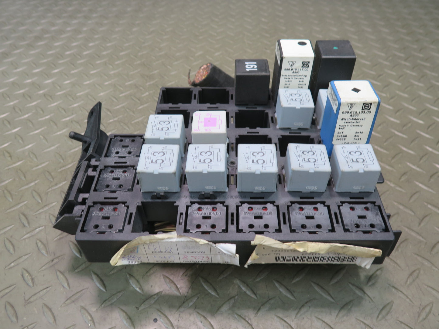 2002 Porsche 911 996 Junction Fuse Relay Box Module Unit