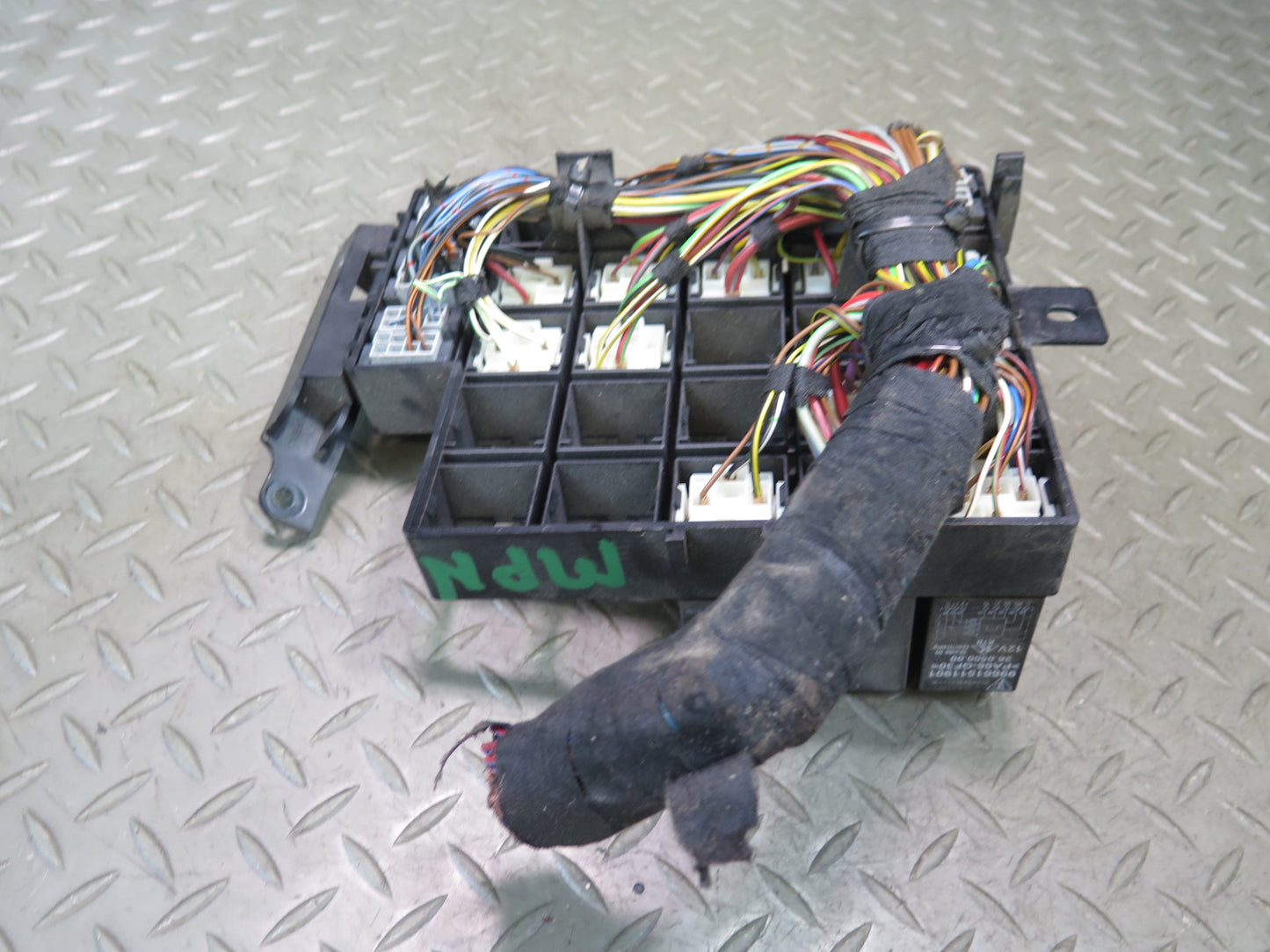 2002 Porsche 911 996 Junction Fuse Relay Box Module Unit