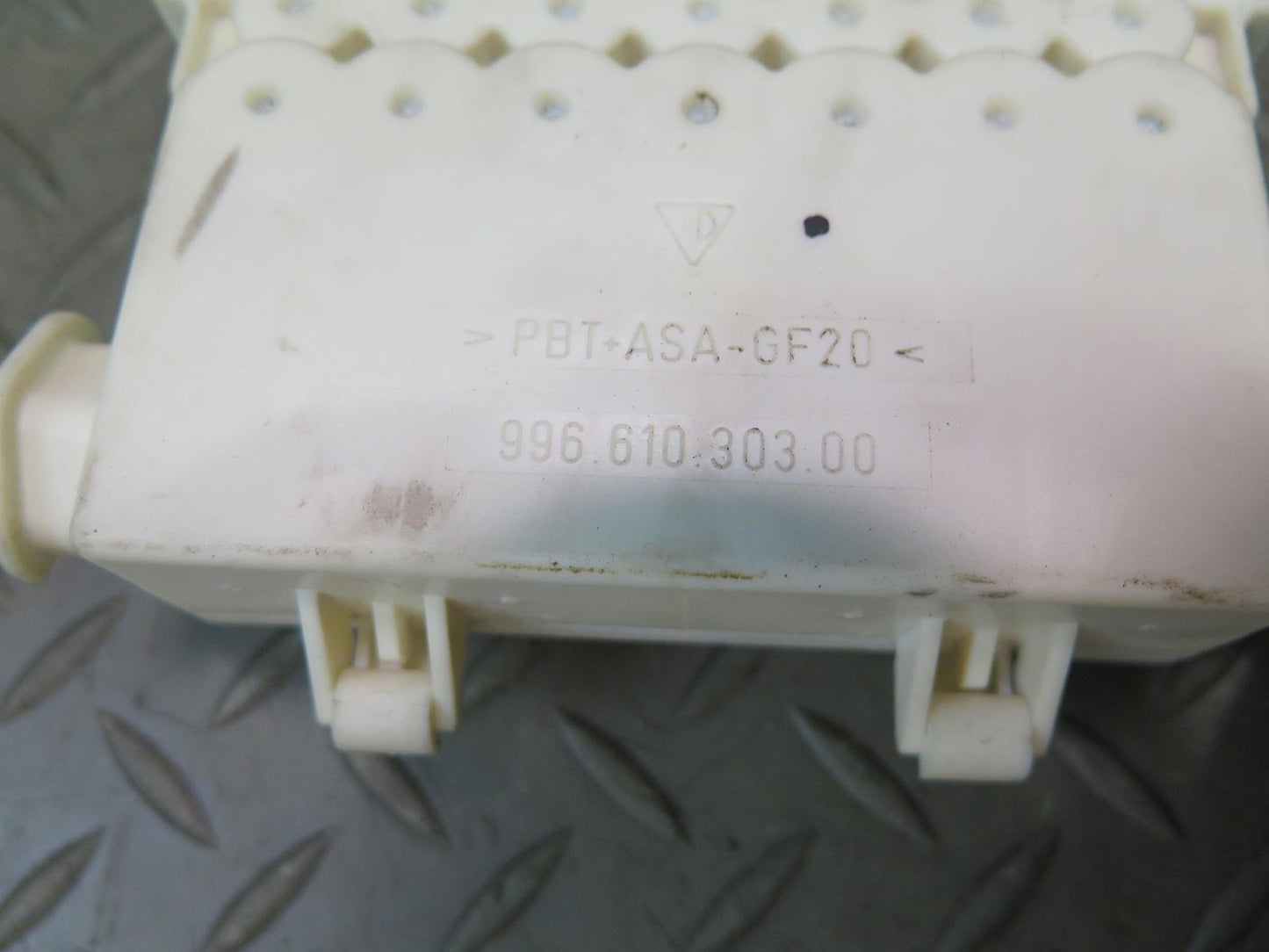 2002-2005 Porsche 911 Carrera 996 Fuse Distribution Battery Terminal Box