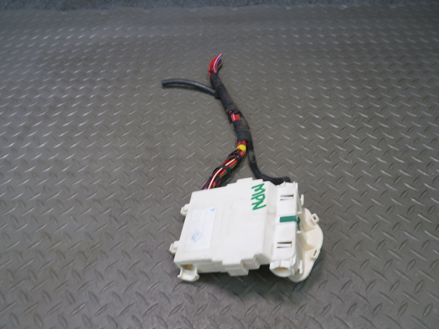 2002-2005 Porsche 911 Carrera 996 Fuse Distribution Battery Terminal Box