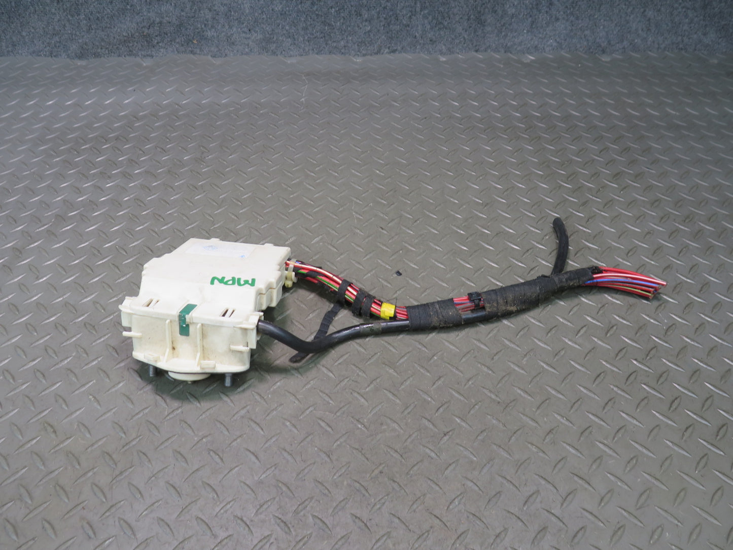 2002-2005 Porsche 911 Carrera 996 Fuse Distribution Battery Terminal Box