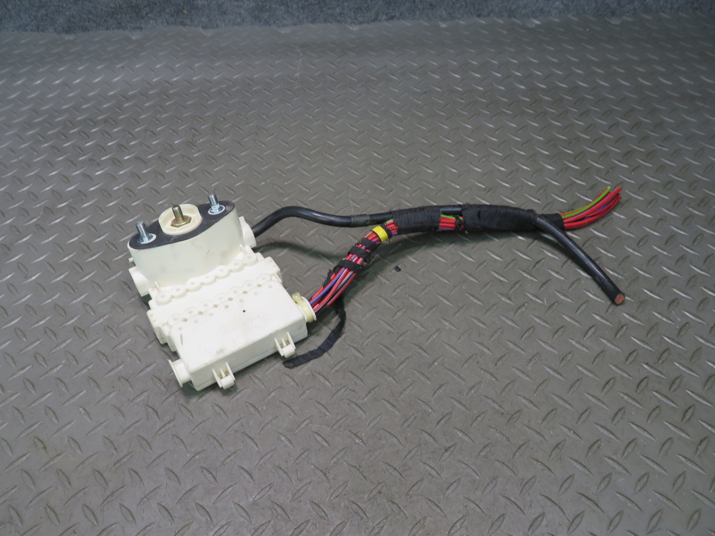 2002-2005 Porsche 911 Carrera 996 Fuse Distribution Battery Terminal Box