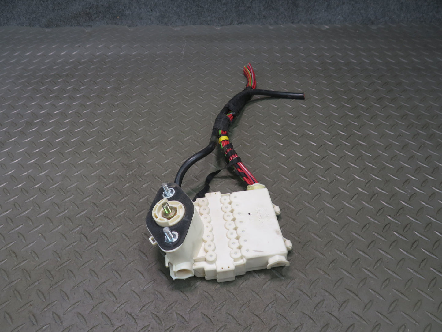 2002-2005 Porsche 911 Carrera 996 Fuse Distribution Battery Terminal Box