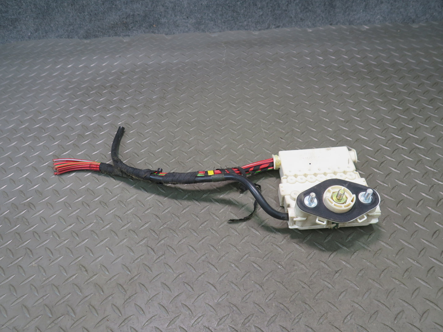 2002-2005 Porsche 911 Carrera 996 Fuse Distribution Battery Terminal Box