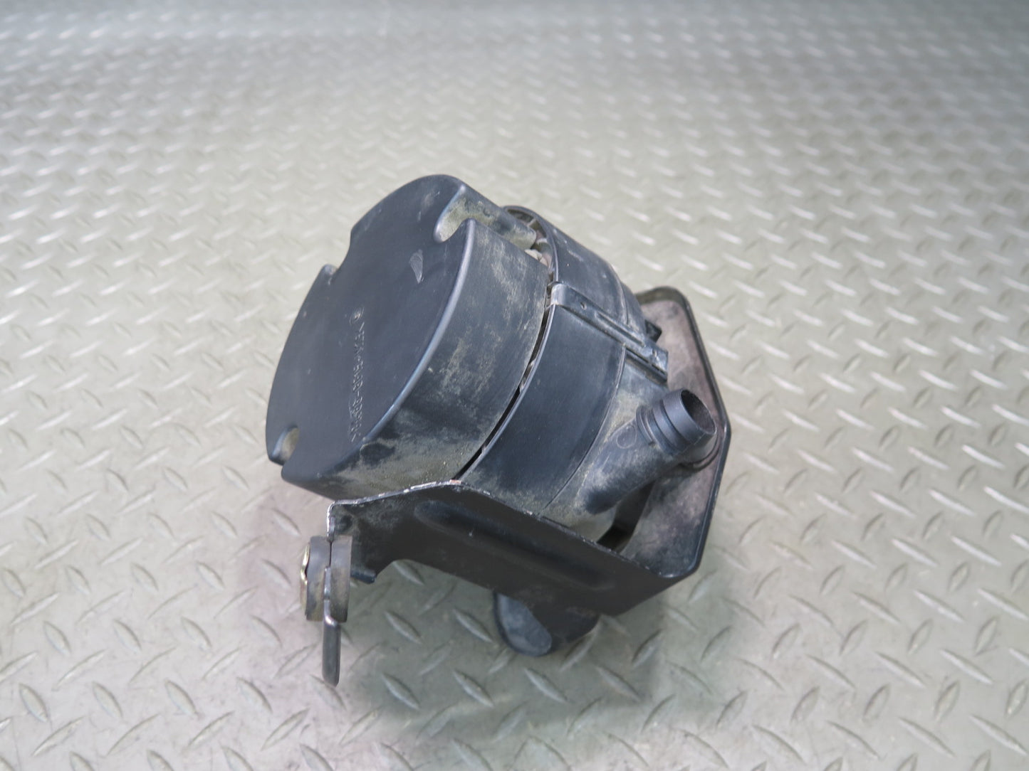 2000-2005 Porsche 911 Carrera 996 Secondary Air Injection Smog Pump 99660510400