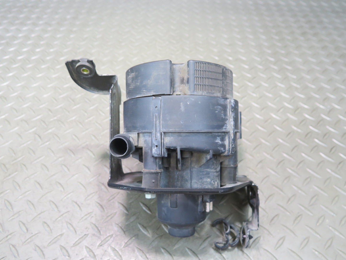 2000-2005 Porsche 911 Carrera 996 Secondary Air Injection Smog Pump 99660510400