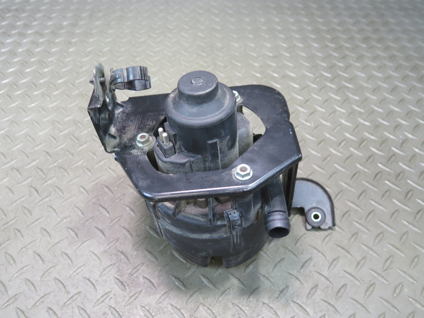 2000-2005 Porsche 911 Carrera 996 Secondary Air Injection Smog Pump 99660510400