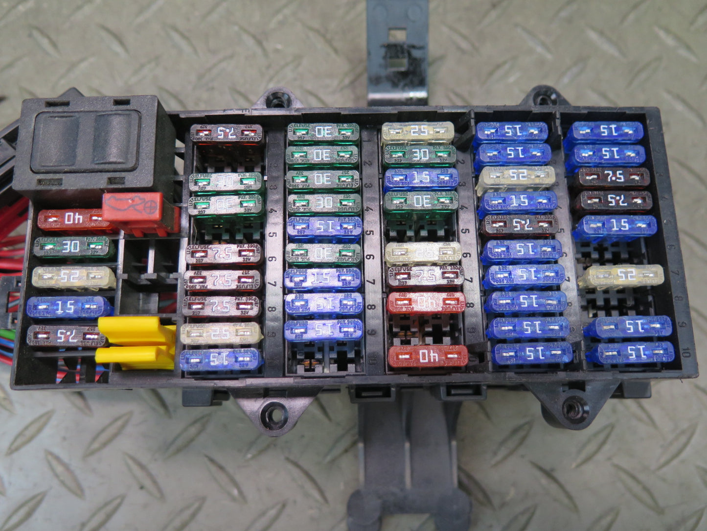 1999-2005 Porsche 911 Carrera 996 Fuse Box Relay Control Module Unit