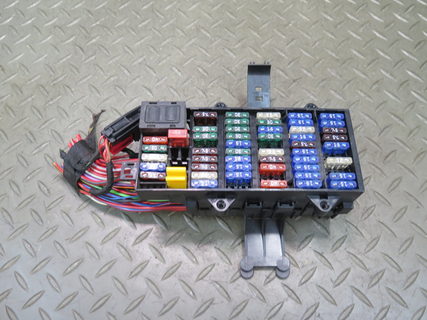 1999-2005 Porsche 911 Carrera 996 Fuse Box Relay Control Module Unit
