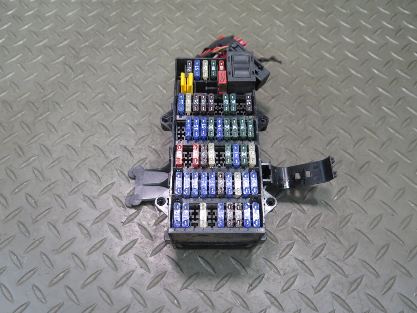 1999-2005 Porsche 911 Carrera 996 Fuse Box Relay Control Module Unit