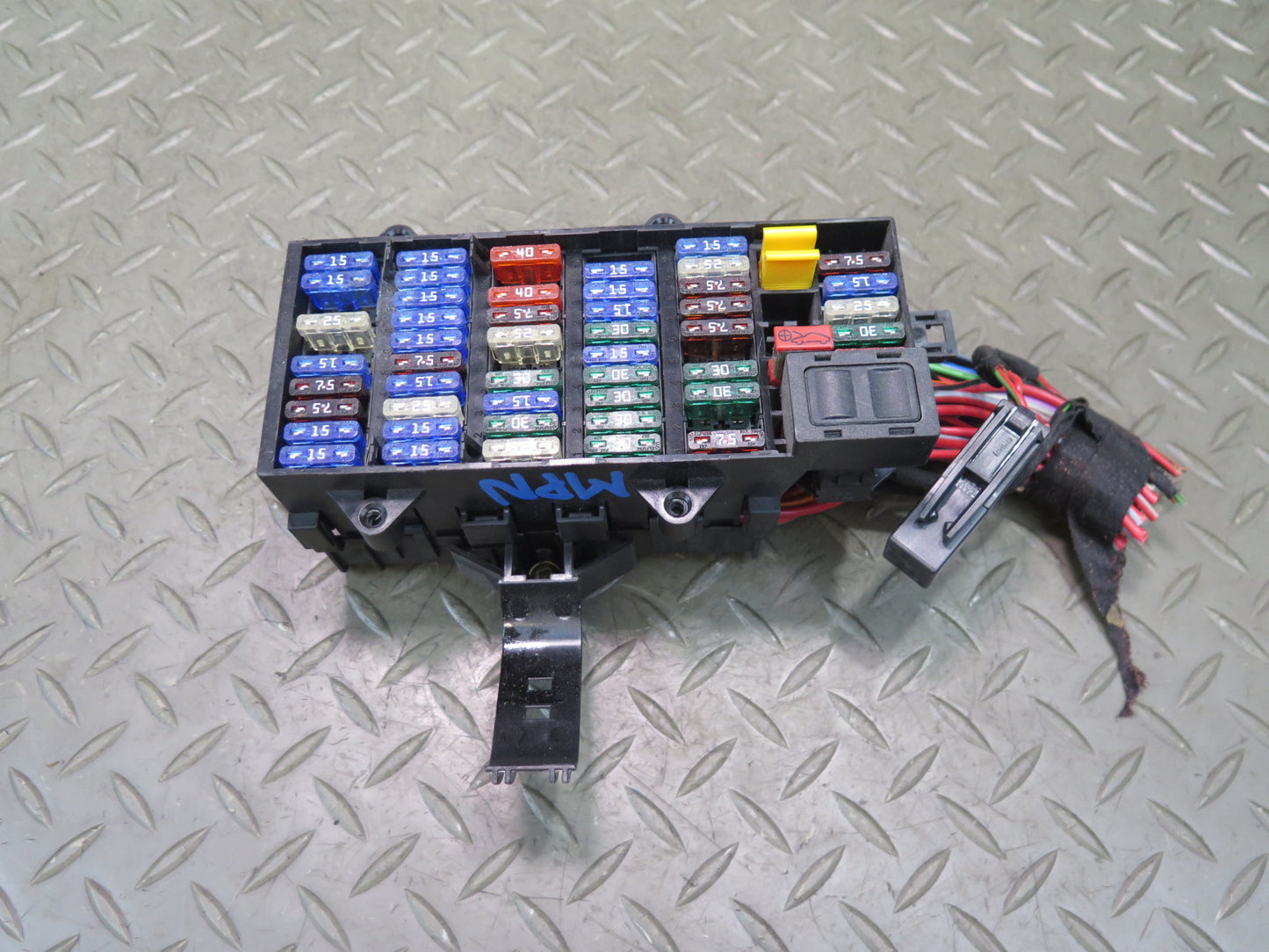 1999-2005 Porsche 911 Carrera 996 Fuse Box Relay Control Module Unit
