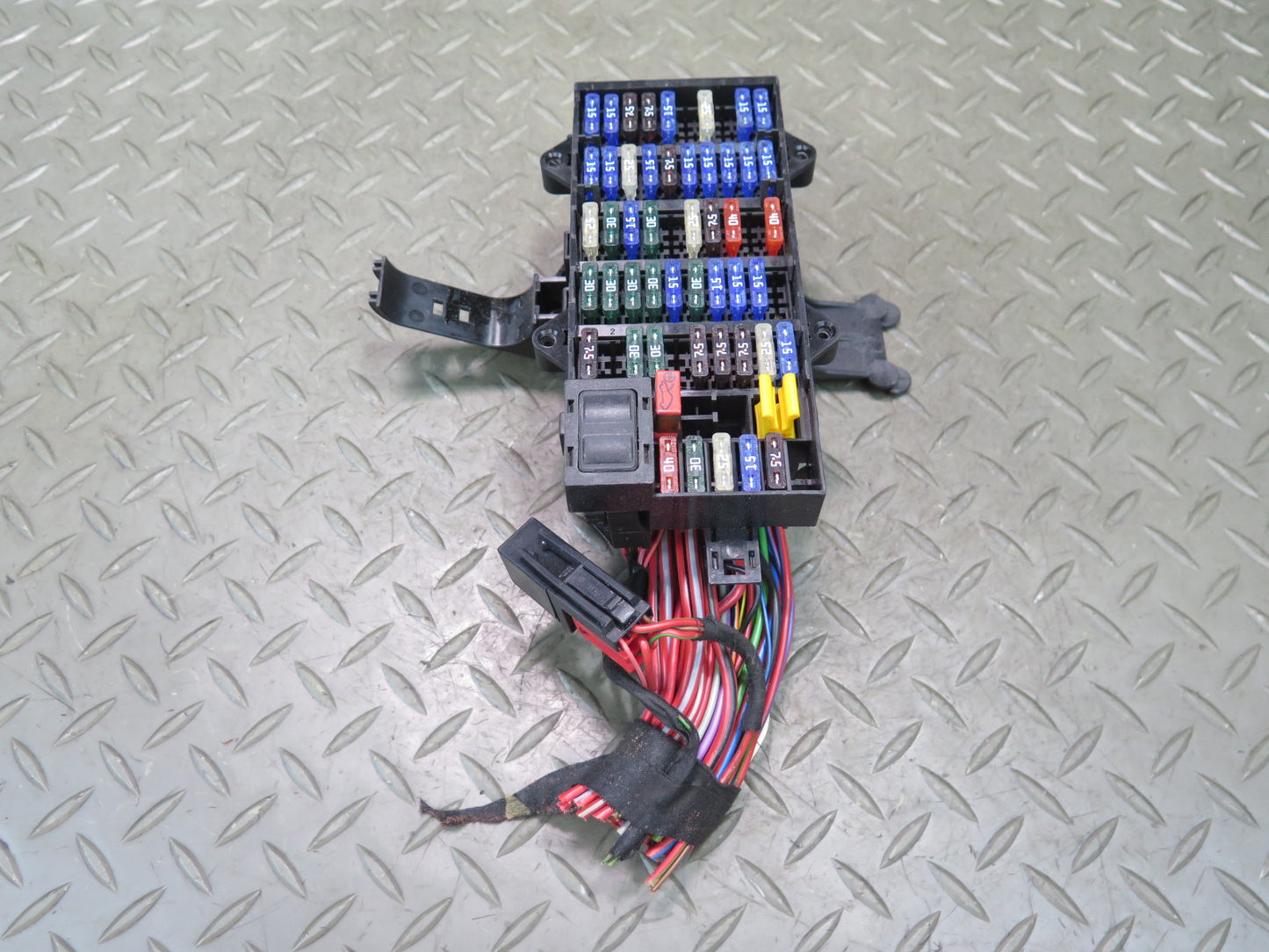 1999-2005 Porsche 911 Carrera 996 Fuse Box Relay Control Module Unit