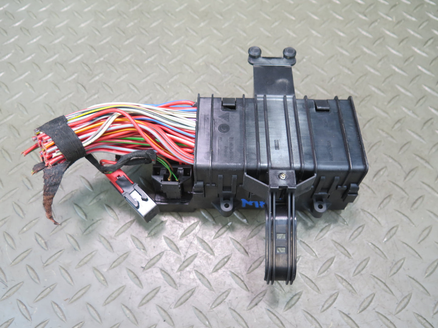 1999-2005 Porsche 911 Carrera 996 Fuse Box Relay Control Module Unit