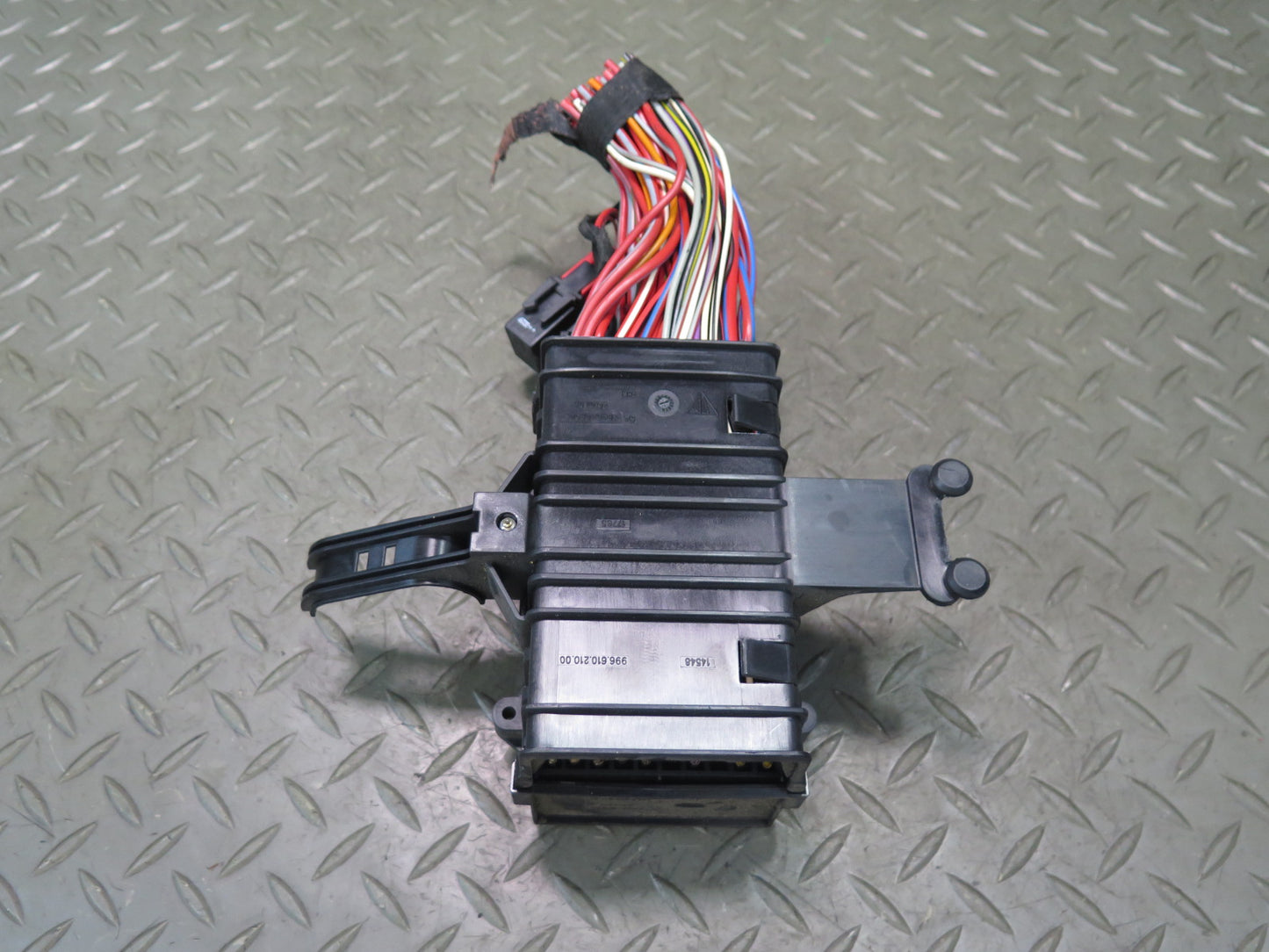 1999-2005 Porsche 911 Carrera 996 Fuse Box Relay Control Module Unit