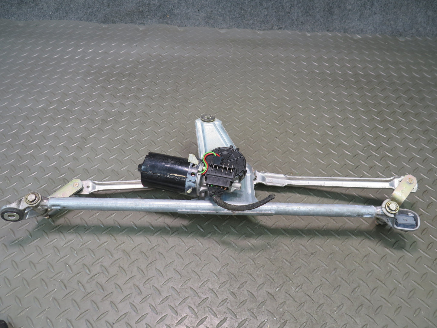 1999-2005 Porsche 911 996 Windshield Wiper Transmission Linkage W/ Motor