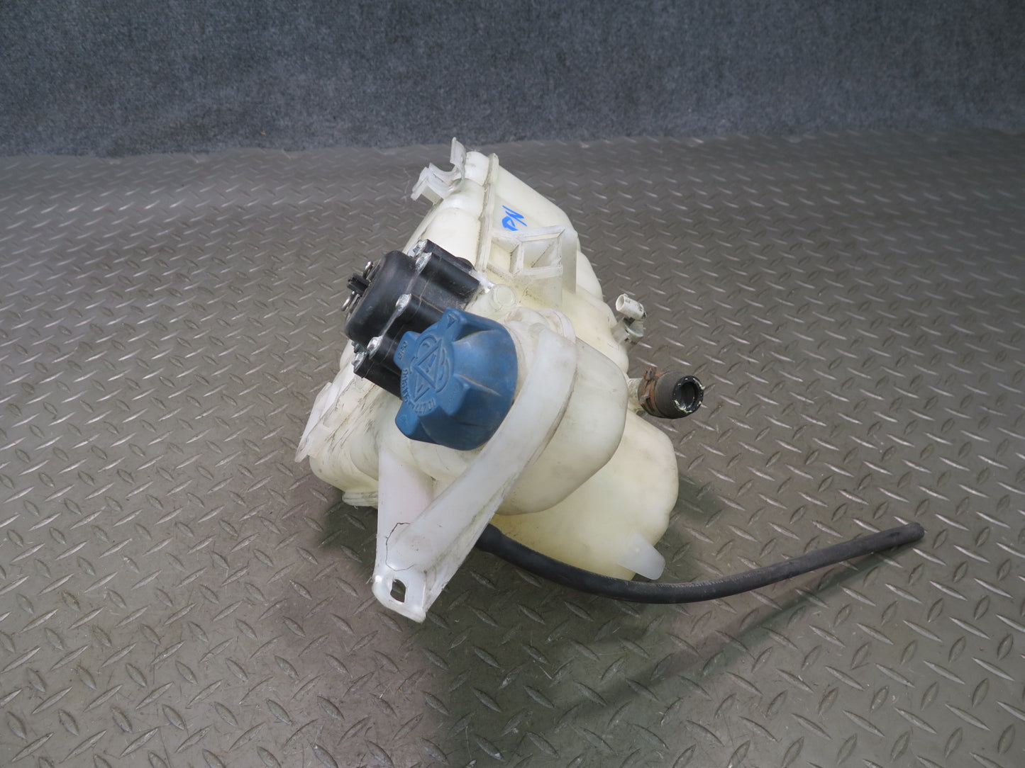 2002-2005 Porsche 911 996 3.6L Engine Overflow Expansion Reservoir Tank
