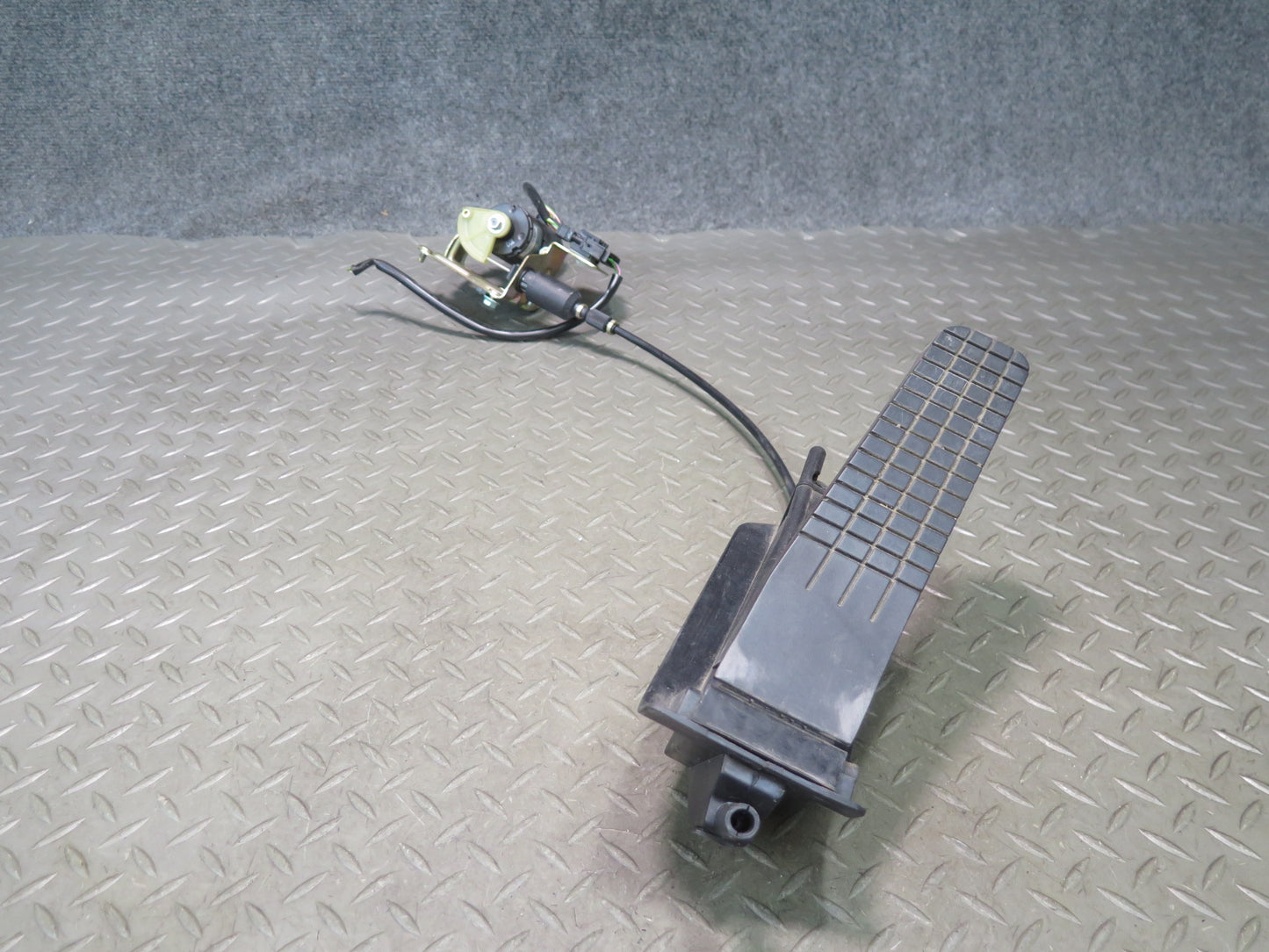 2002-2005 Porsche 911 996 M/T Manual Transmission Gas Acceleration Pedal