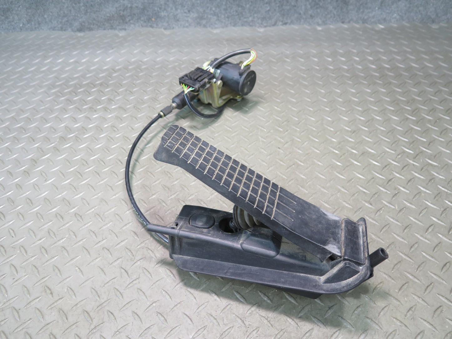2002-2005 Porsche 911 996 M/T Manual Transmission Gas Acceleration Pedal