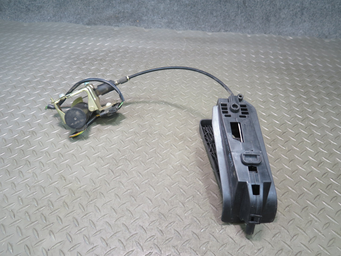 2002-2005 Porsche 911 996 M/T Manual Transmission Gas Acceleration Pedal