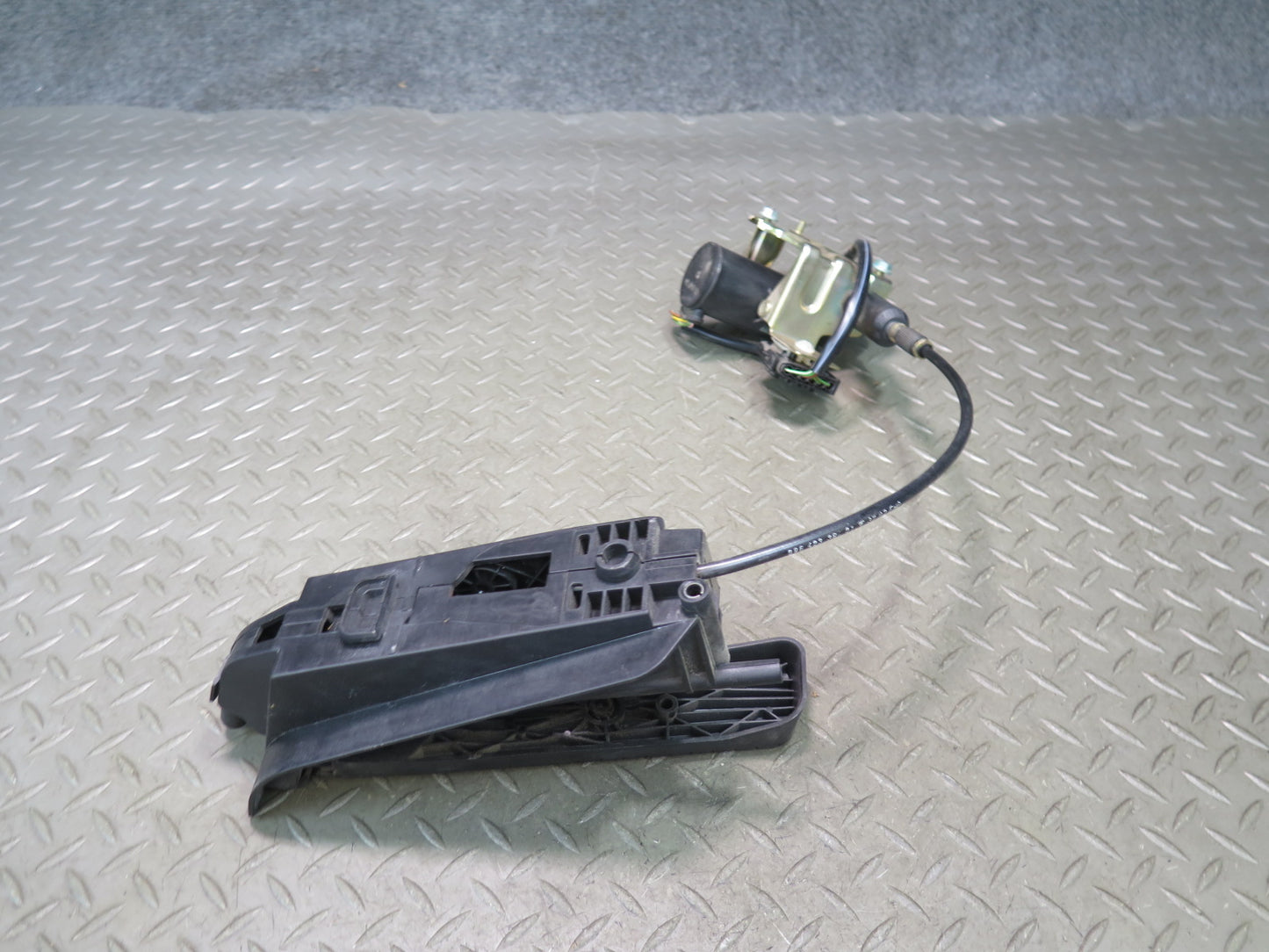 2002-2005 Porsche 911 996 M/T Manual Transmission Gas Acceleration Pedal