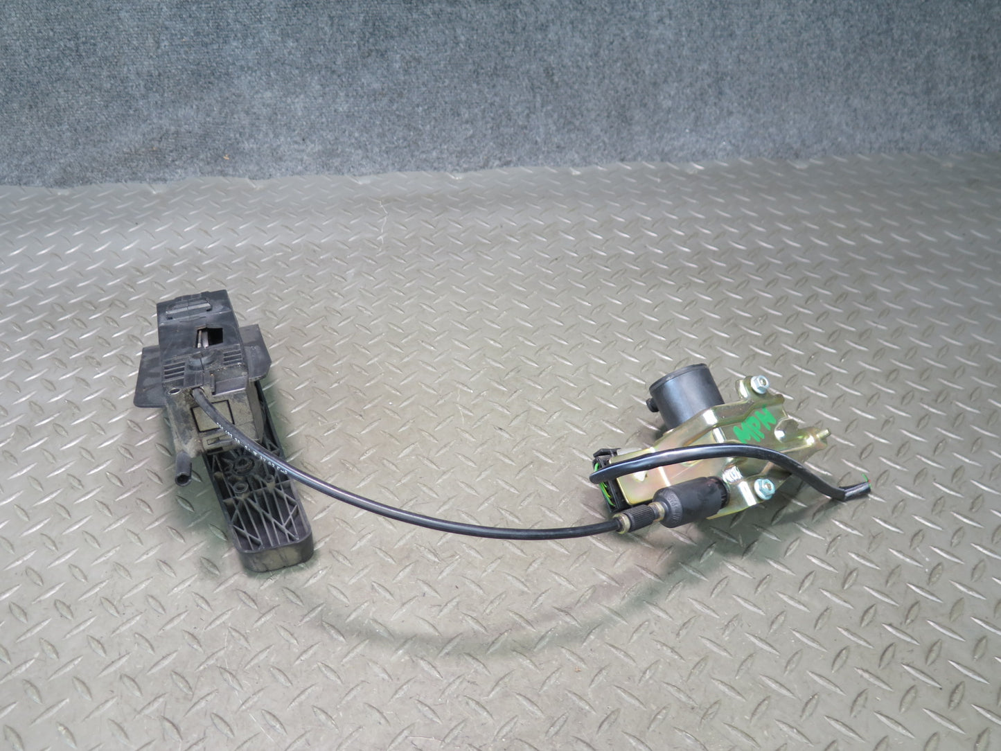 2002-2005 Porsche 911 996 M/T Manual Transmission Gas Acceleration Pedal