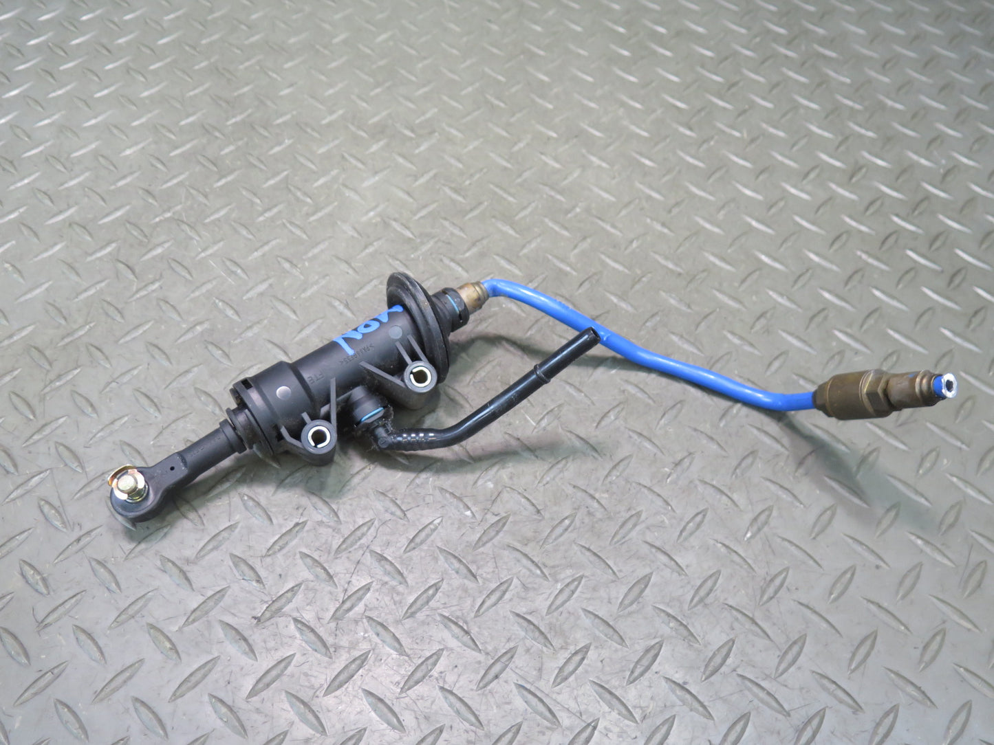 1999-2005 Porsche 911 996 Manual Transmission Clutch Master Cylinder