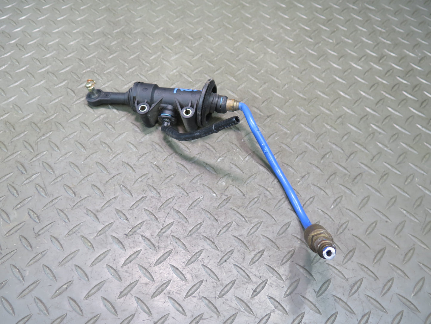 1999-2005 Porsche 911 996 Manual Transmission Clutch Master Cylinder